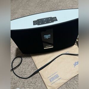 Bose Black Wireless Speaker. READ DESCRIPTION